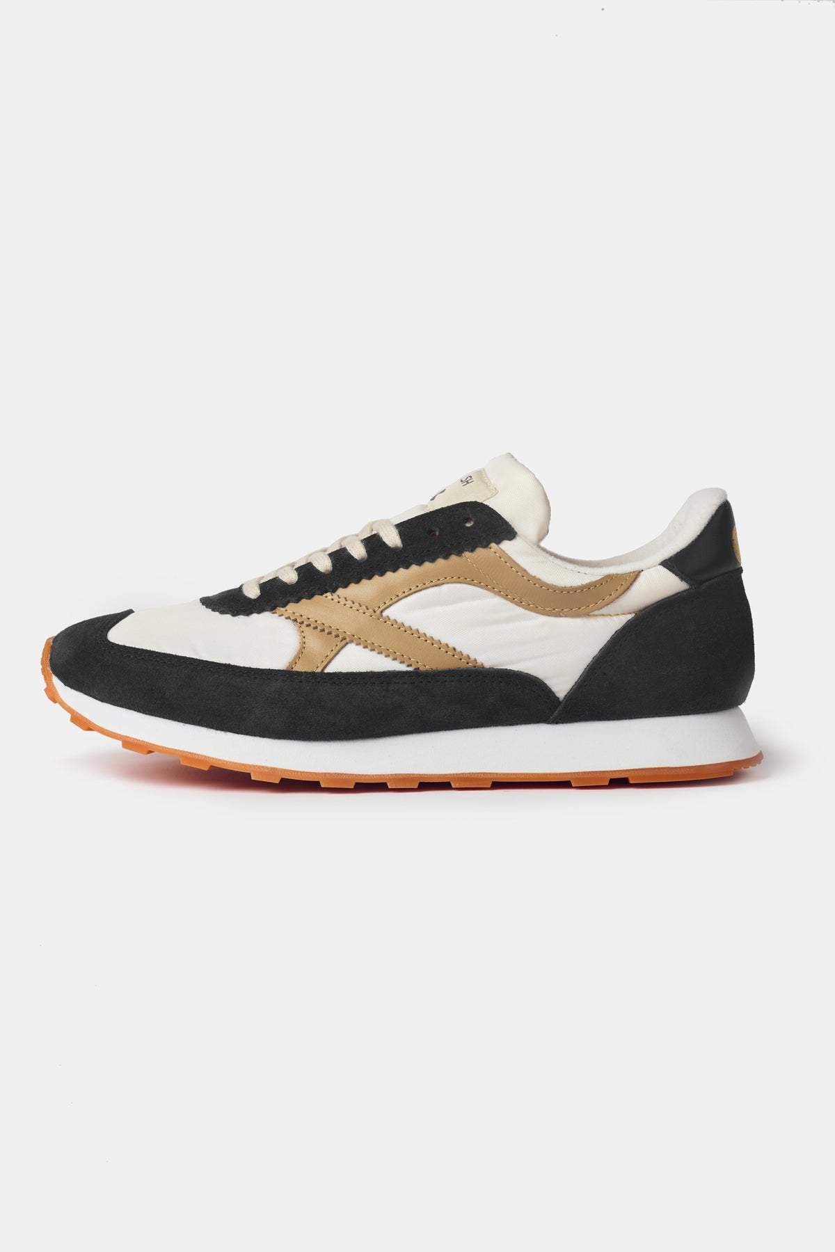 Beacon Trainer in white charcoal