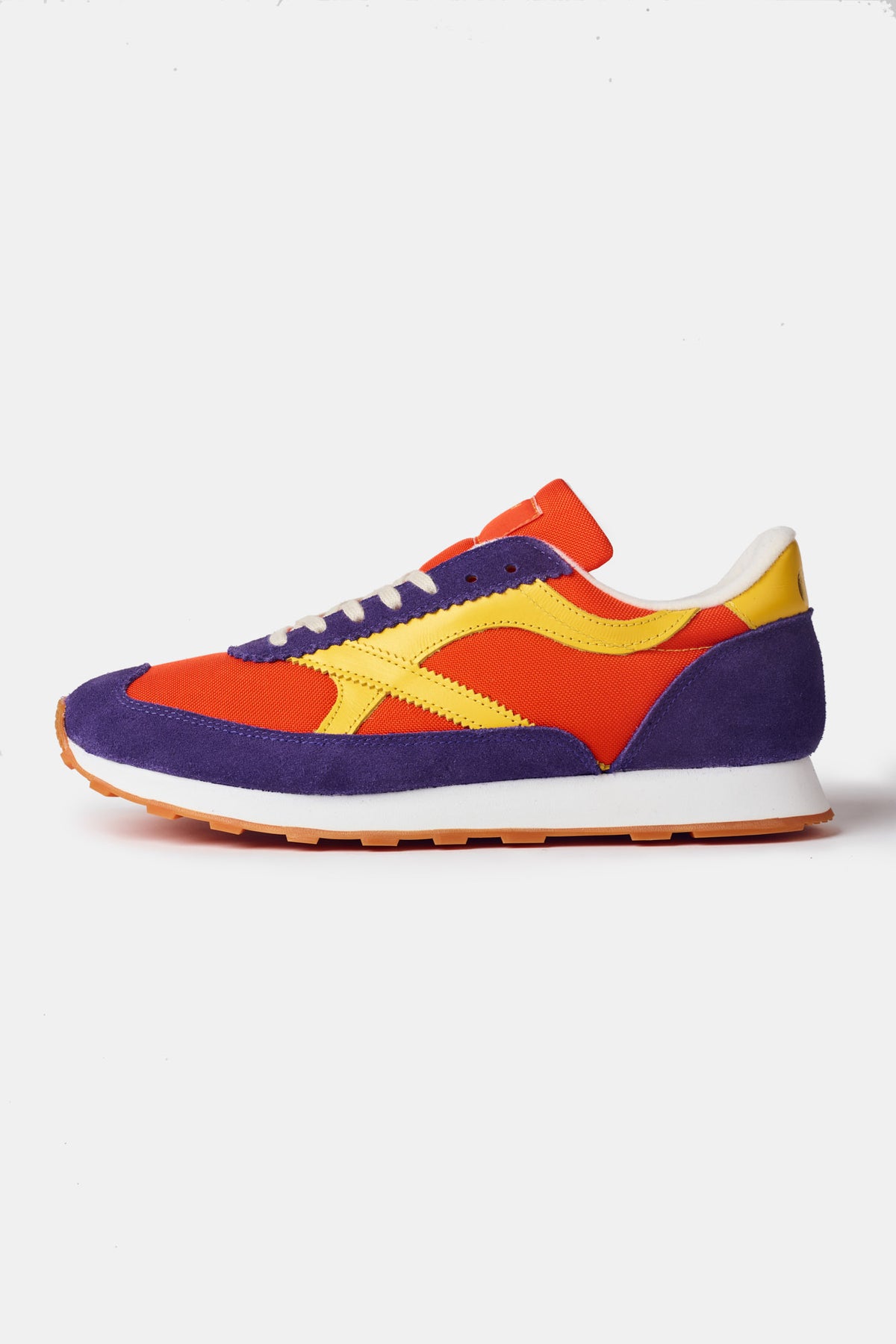 Men's Beacon Trainer in flame red