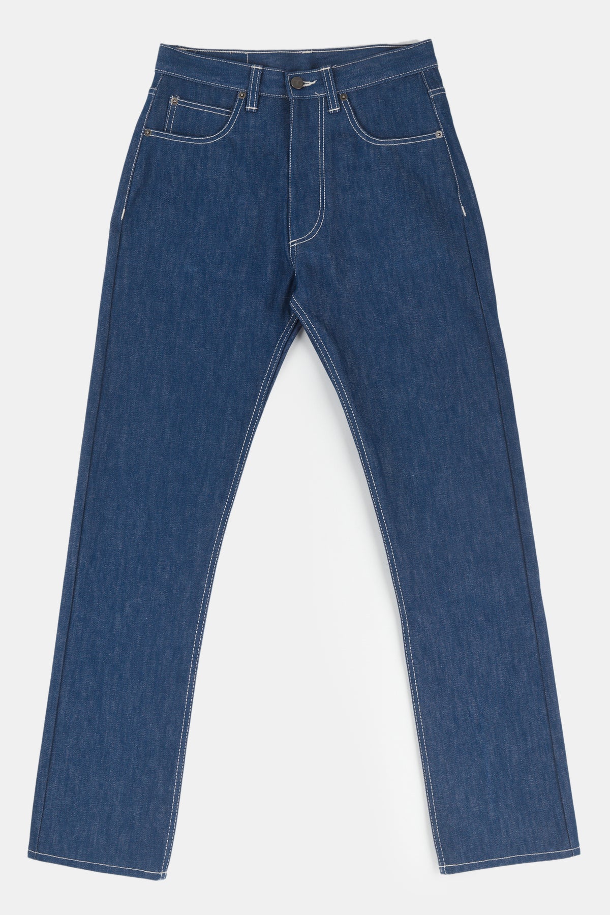 Flatlay of men's straight cut jeans in blue
